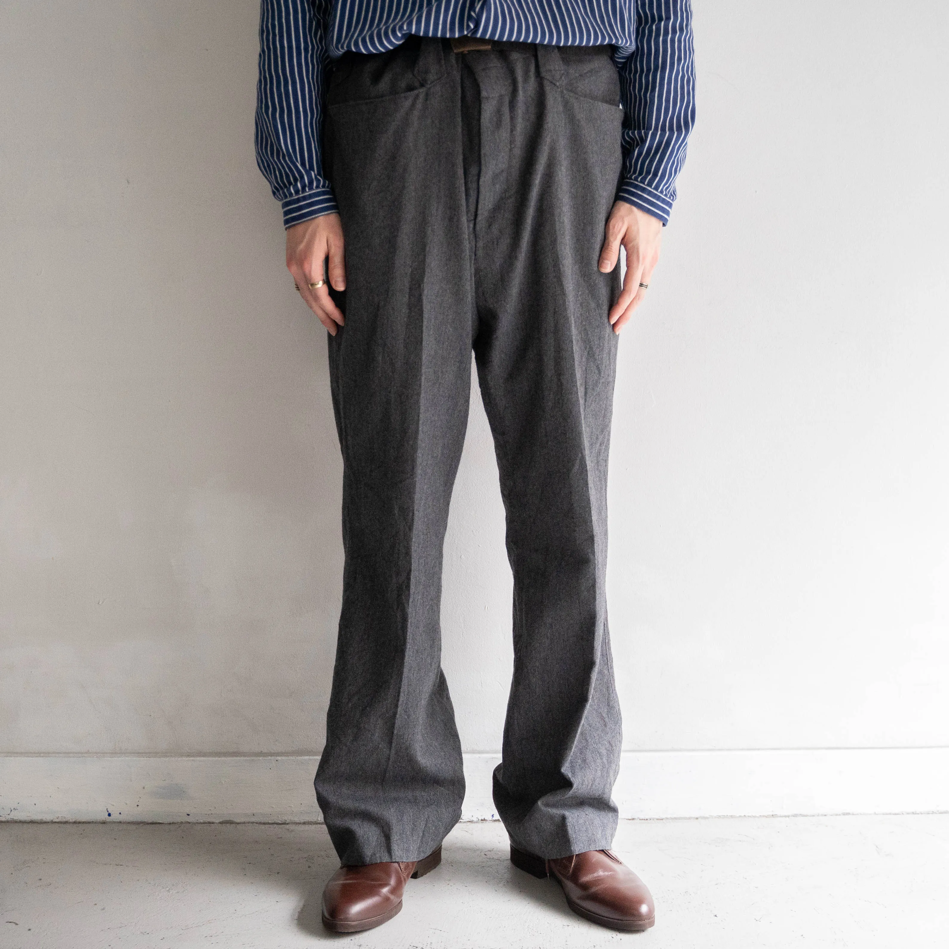 around 1970s gray color striped flare western slacks