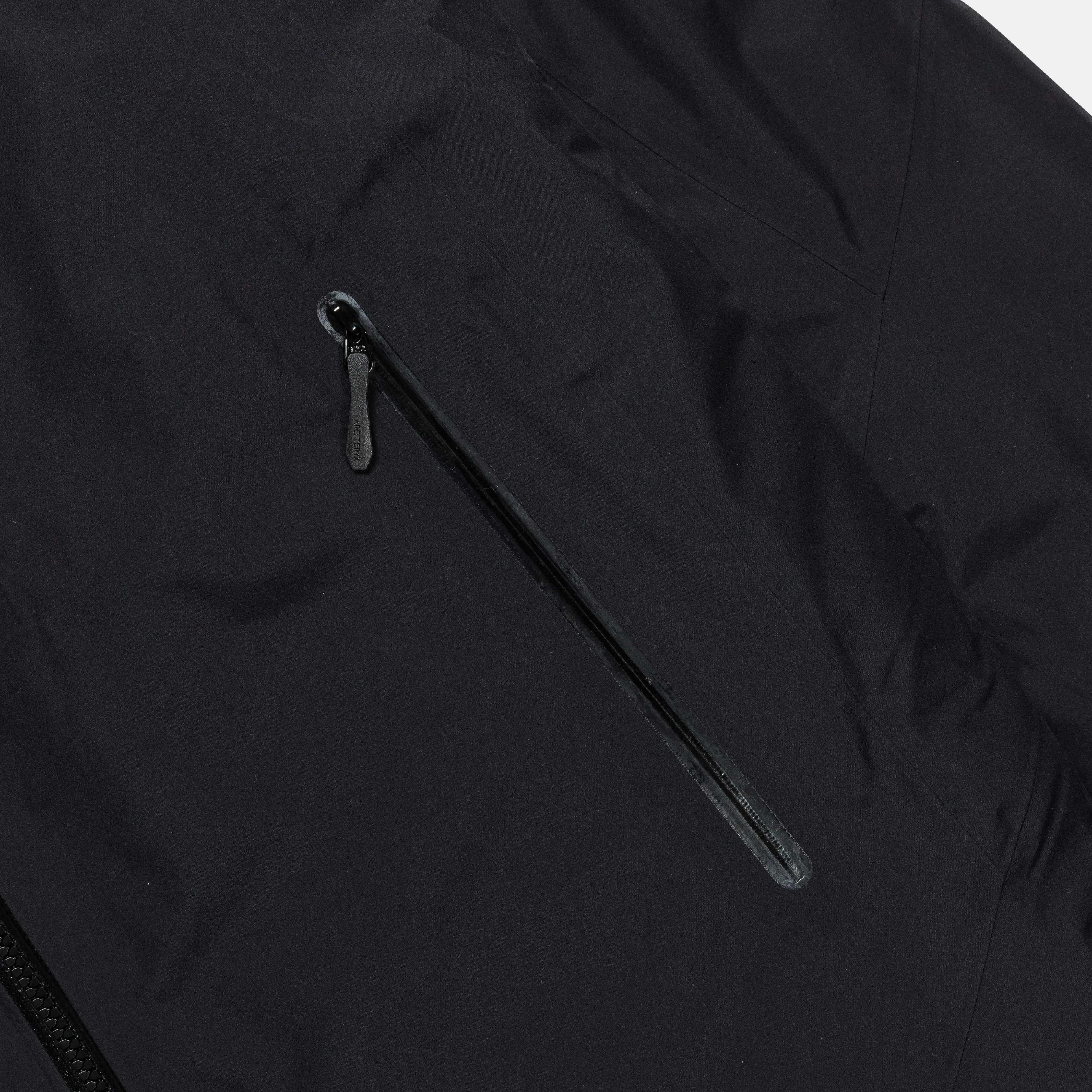 Beta Down Insulated GORE-TEX® Jacket - Black