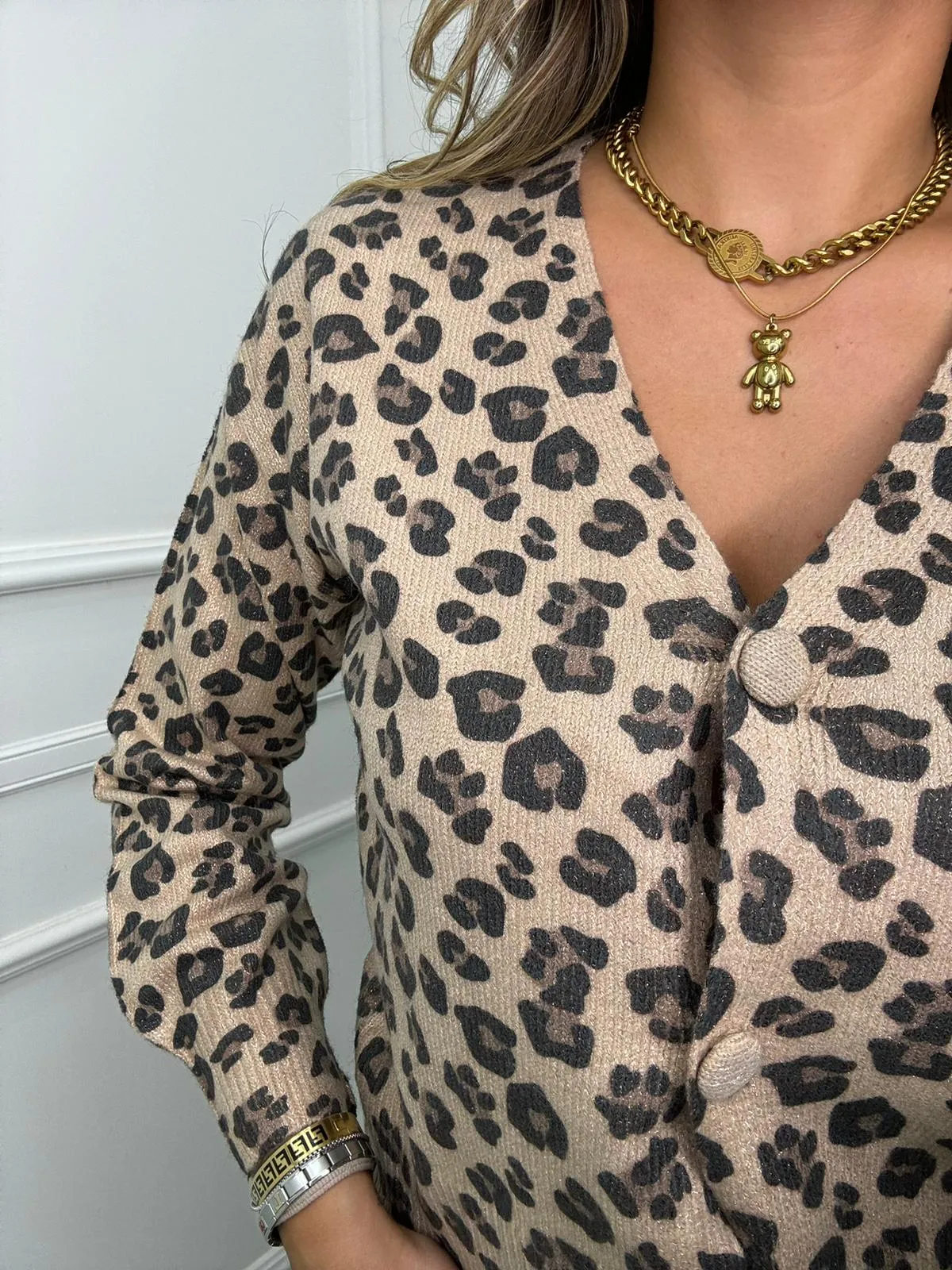 Cardigan animalier con bottoni tono su tono