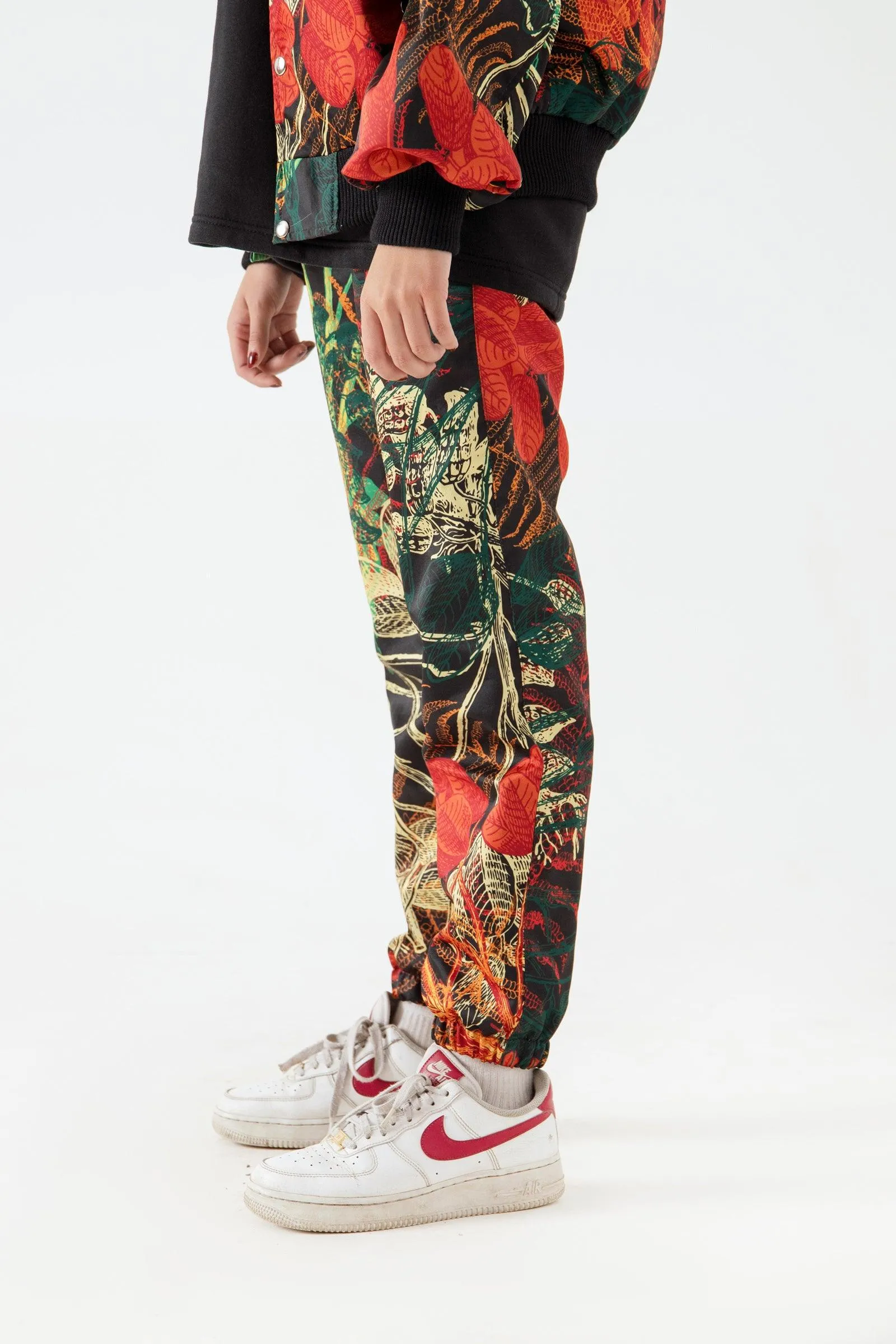 JUNGLE PRINTED SATIN SWEATPANTS